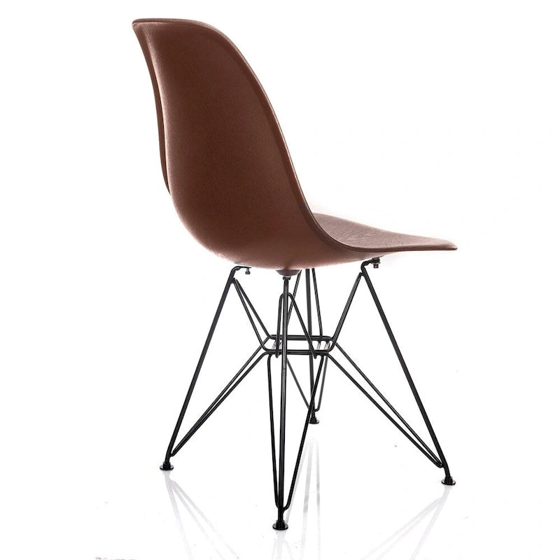 Brązowe krzesło do jadalni Mid-Century, imitacja słojów drewna, czarne nogi z eiffelowskiej stali, pojedyncze